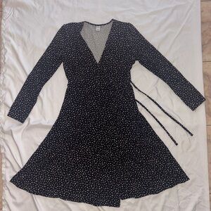 Old Navy Black and White Patterned Long Sleeve Wrap Dress